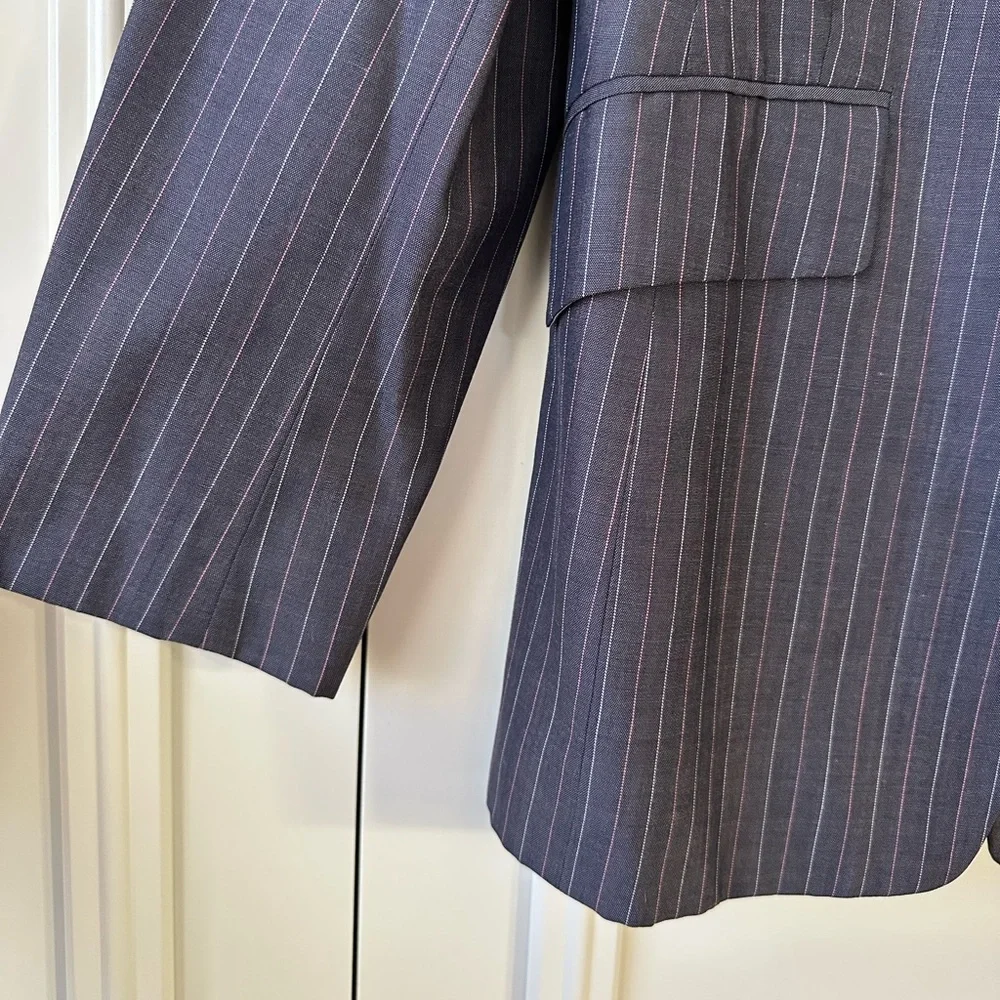 Liz Claiborne Gray Pinstripe Wool Blend Blazer, Size 10 - Picture 2 of 10